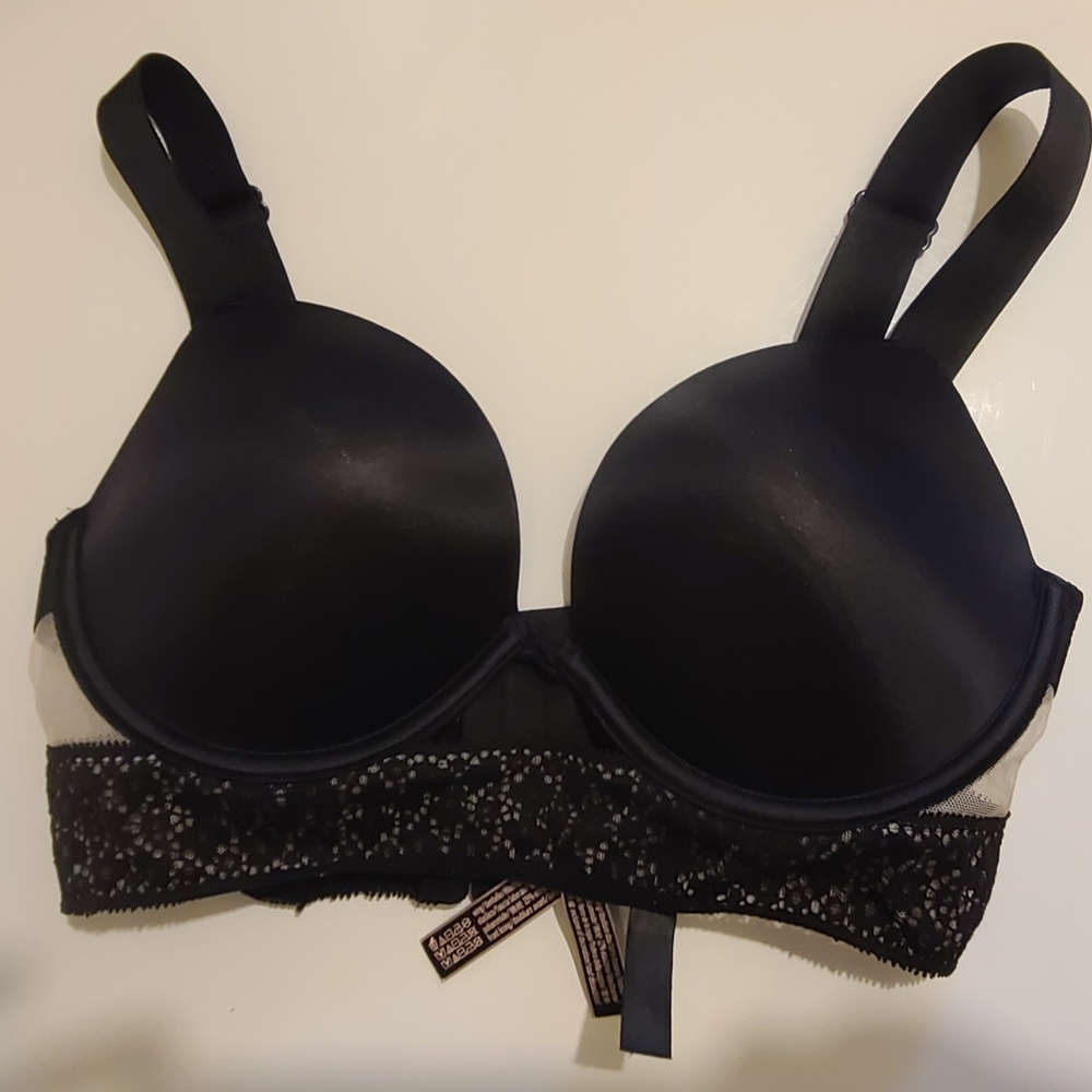 Victoria's Secret lace black bra 34D